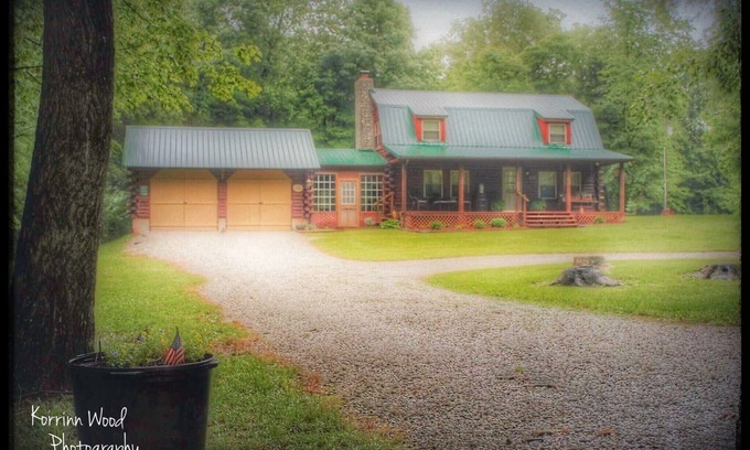 Cross Plains Cabin | Sonshine Cabin is your own private park. With wildlife or a hike to the creek.