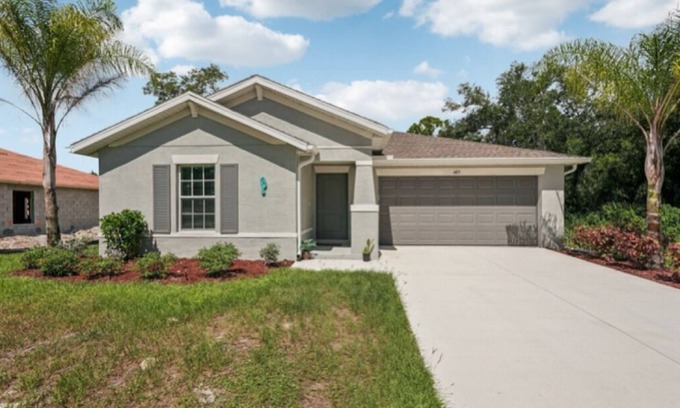 Port Charlotte House | Soothing 3-bedroom 2 bath pet friendly house