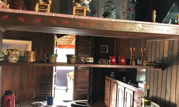 Caiocara Ski Chalet | Soothing chalet with swimming pool, soccer field, lake, and WiFi in Atibaia