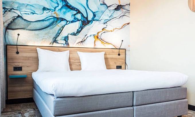 Scheveningen Badplaats Hotel | Soothing Group getaway in Scheveningen Beach | Explore local hotspots & dining