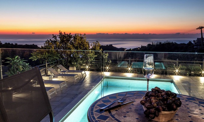 Spisone Villa | Soothing suites in villa with swimming pool and sea view in Taormina, Sicily