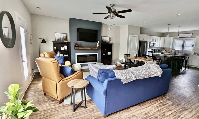 Naruna House | Sophie’s House- Cozy townhouse near Liberty University