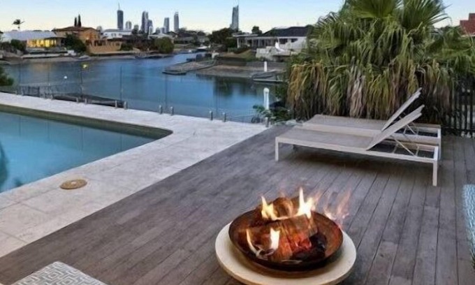 Bundall House | Sorrento Waterfront 4Bd, Pool Pet friendly