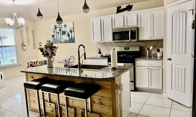 Austin House | SOSA'S FAMILY NICE ACCOMMODATION JUST 5 MINUTES FROM TESLA