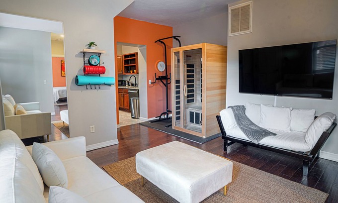 Soulard Apartment | Soulard King 1BR - Personal Gym and Sauna Oasis