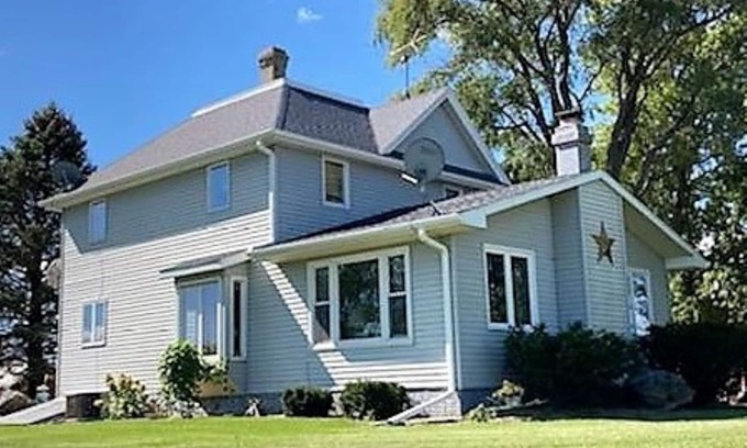 Fayette County House | Soules Barn & Bunkhouse ~ Experience a night in the country!