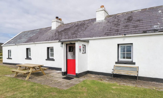 Achill Sound Cottage | SOUND COTTAGE, pet friendly in Achill Island, County Mayo