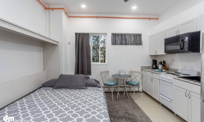 Huffman - O' Malley Apartment | South Anchorage All-inclusive Junior Suite