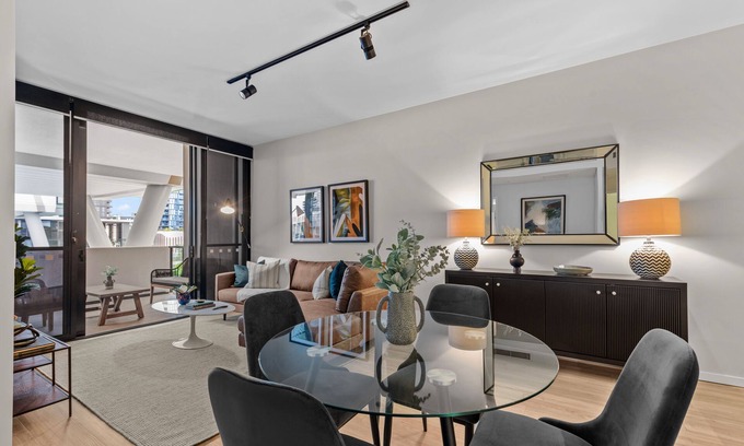 West End Apartment | South Bank Sensational! ~ 1Bed,1Bath,1Car,Balcony