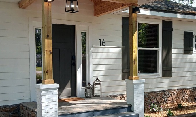 Masaryktown Cottage | South Brooksville, New Cozy Cottage, Convenient. 30 minutes from Tampa