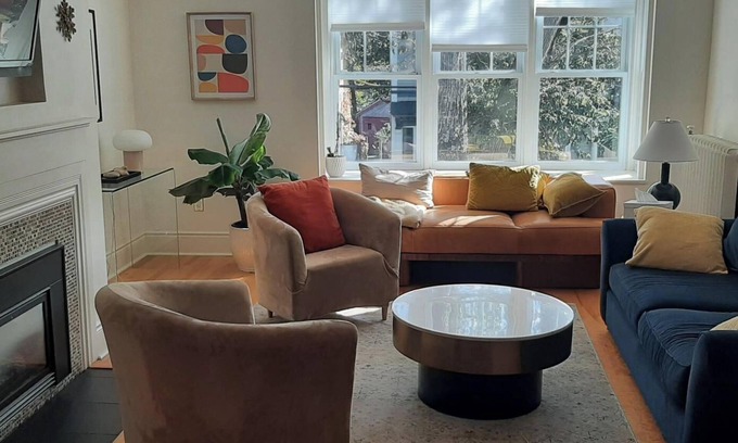 South End Apartment | South End Victorian Home apartment - pet friendly!