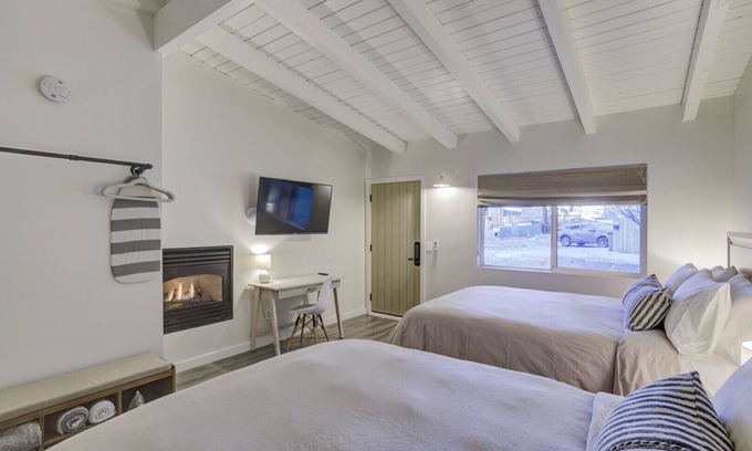 Lakeside Park Apartment | South Lake Chalet #11-New Boutique Suite-Minutes to Heavenly & Lake Tahoe