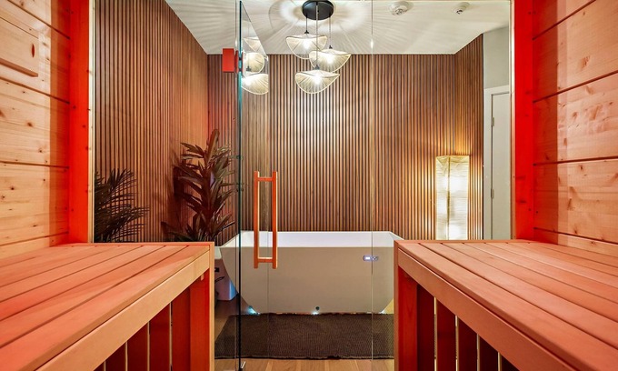 Galindo Condo | South Lamar Stay | Pickleball, Sauna & Cold Plunge