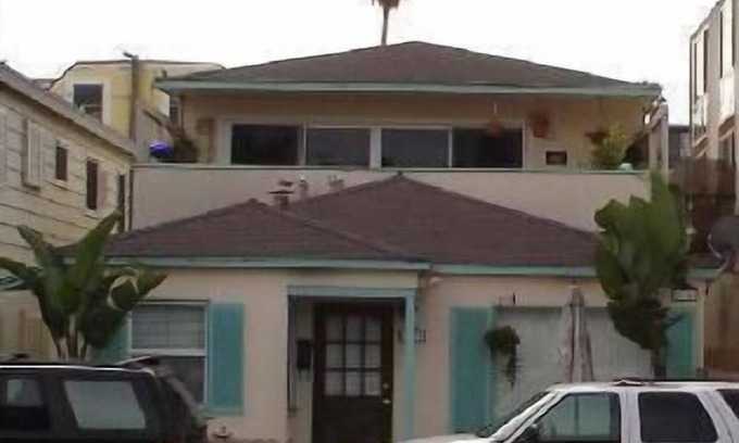 South Mission Beach House | South Mission Beach Cute Cottage near Park and Parking