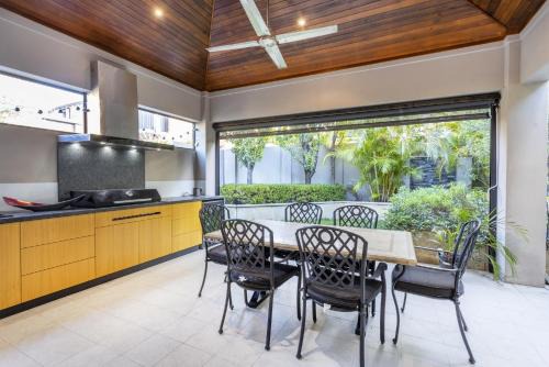 South Perth House | South Perth Garden House - Executive Escapes