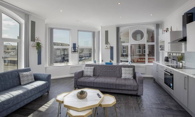 South Shore Apartment | South Pier Apartment 4 by Sasco