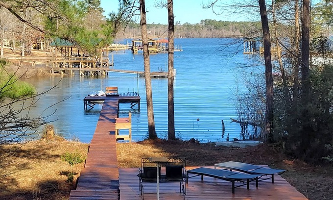 South Toledo Bend House | South Toledo Bend Waterfront Lakehouse withnFishing pier/dock, fire pit, pets π