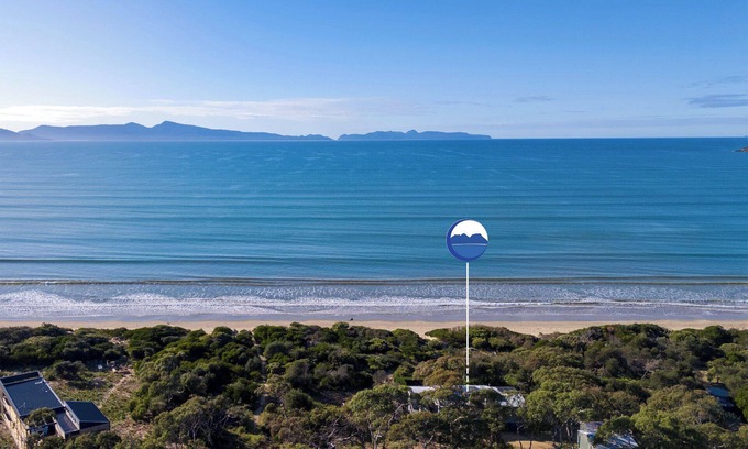 Dolphin Sands House | Southerlys Beach House - Freycinet Holiday Houses