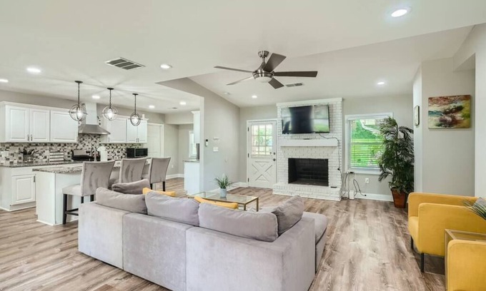 East Point House | Southern Atlanta Retreat!