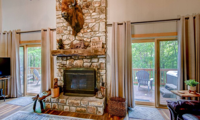 Beech Mountain House | Southern Buffalo - 4 bedroom, 3 bath house with a hot tub near Beech Mountain!