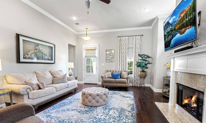 Geismar House | Southern Comfort! Charming 3 Bedroom Between Baton Rouge and New Orleans