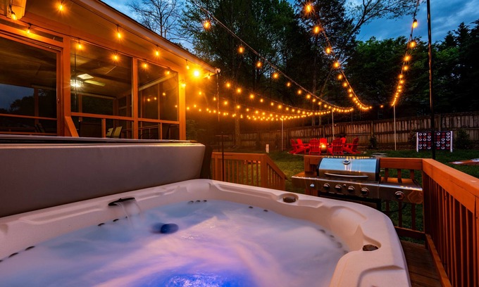 Ashley Oaks House | Southern Comfort Getaway: hot tub-theater-game room-fire pit-yard games