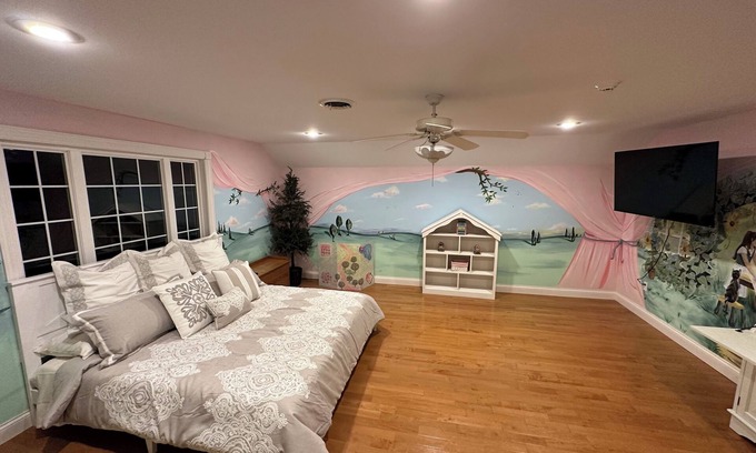 London House | Southern comfort ;walk to golf private fishing lake onsite hiking trails etc nnn