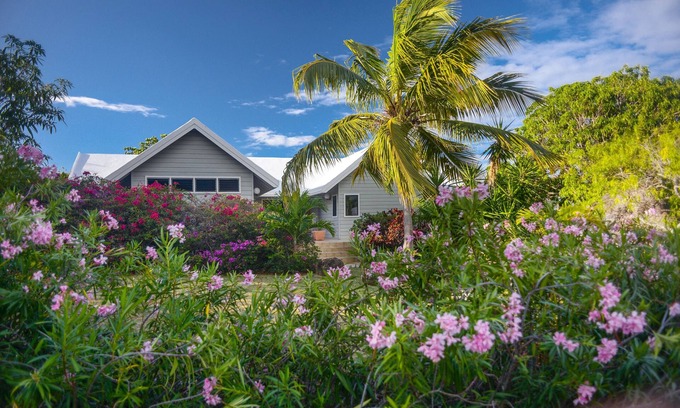 Little Trunk Bay Villa | Southern Gables - Cozy villa with amazing view, 5 min walk to Little Trunk Bay