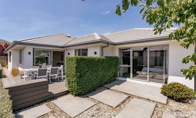 Lower Shotover House | Southern Lakes Escape - Queenstown Holiday home
