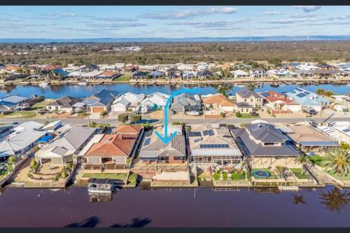 South Yunderup House | Southern River Canal Retreat
