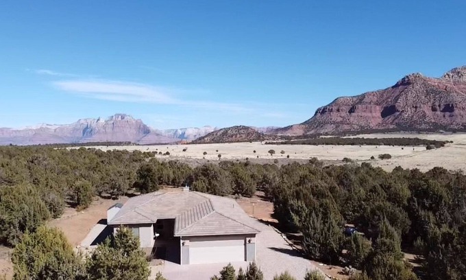 Apple Valley House | Southern Utah getaway
