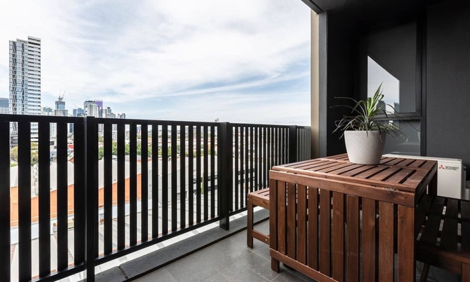 South Melbourne Apartment | Southside Contemporary Balcony Stay w City Views