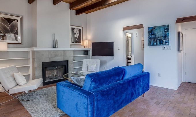 Santa Fe House | Southwest Modern 2+2 Home, Private Courtyard & Fenced Backyard Centrally Located
