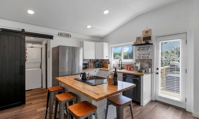 Millersport Cottage | Sows on Sixth: Walking Distance to Buckeye lake Marina