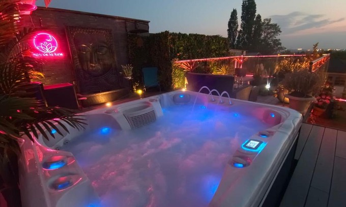 Clichy-Sous-Bois Hotel | Spa de la Lune - Private love room suite with terrace and view - Air Conditioned- Double jacuzzi - Sauna - King size bed - Free WIFI - Free parking - Free breakfast - Close to CDG airport and to the North of Paris