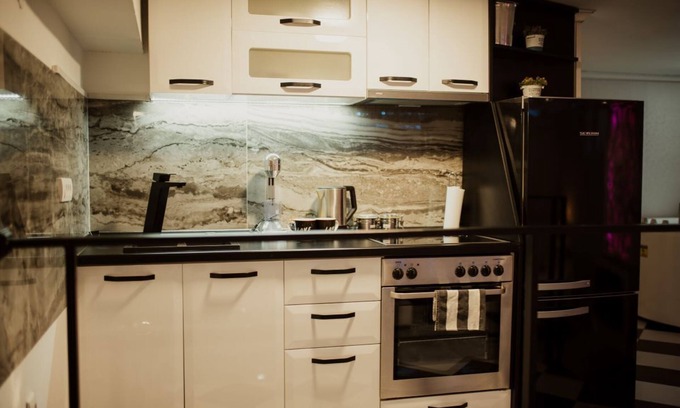 Novi Sad Apartment | Spa Lux Diamond with Jacuzzi and private parking