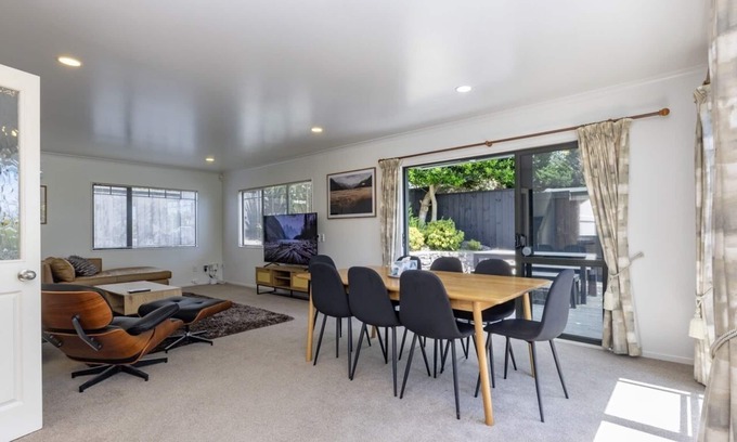 Greenlane - Ellerslie House | Spa, Movies, Pool table, Table tennis - Ellerslie!