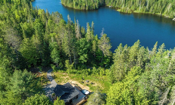 Saint-Alphonse-Rodriguez Ski Chalet | Spa, pool , Private Lake | Chalet Hello