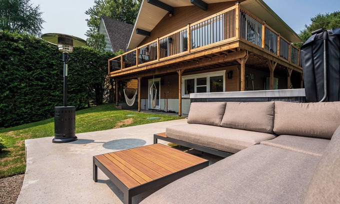 Saint-Alphonse-Rodriguez Ski Chalet | Spa, Sauna, and lakeside! Fireplace & BBQ, relaxation guaranteed in Zénitude ✨