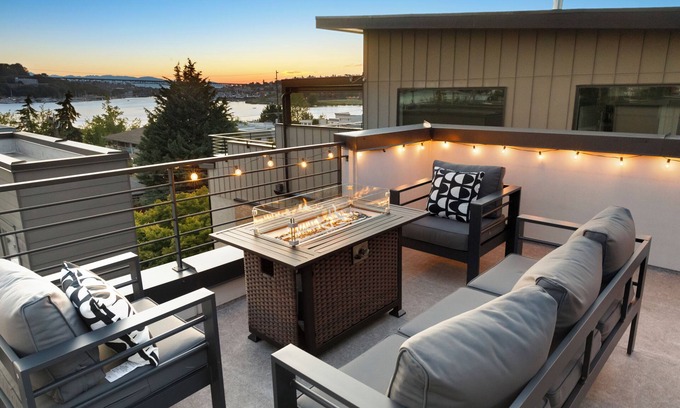Eastlake House | Space Needle, Water, Mountain and City Views