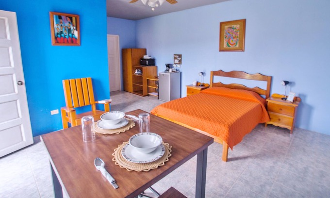 Benque Viejo Del Carmen Apartment | Spacious Studio (5 min from Mayan Ruin, Xunantunich!)