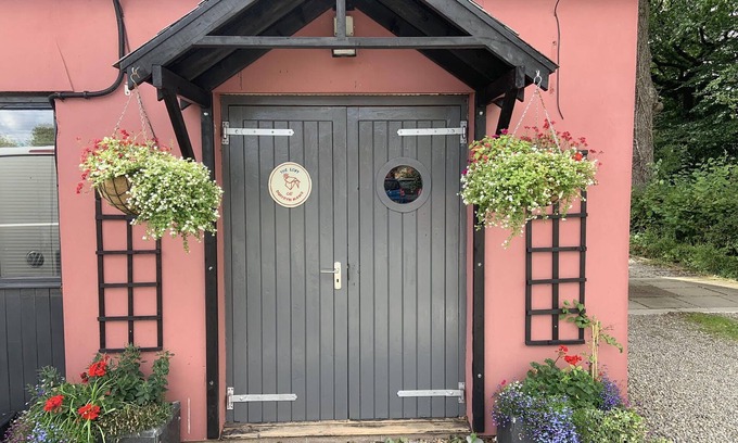 Cowbridge Cottage | Spacious two bedroomed acccommodation in idyllic rural setting