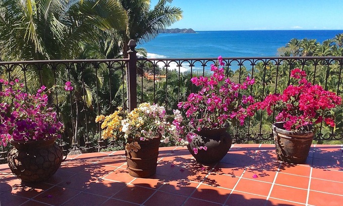 San Francisco Villa | Spacious Luxury Villa - 2 Pools & Ocean Views - Sleeps 16, Perfect for Reunions!