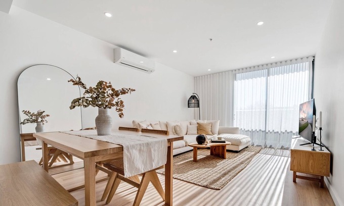 Narrabundah Apartment | Spacious 1-Bed Apartment with Gym, BBQ & Parking