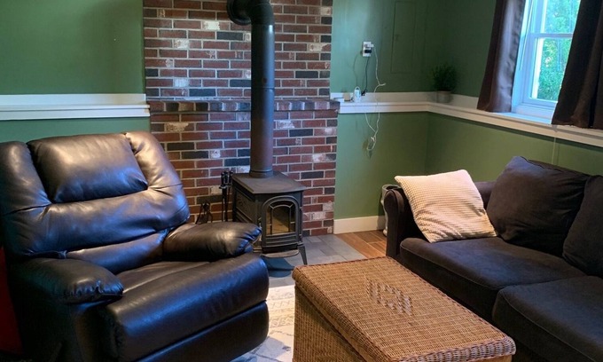 Oak Bluffs Apartment | Spacious 1 Bedroom Apt - 3 min Walk to the Beach!