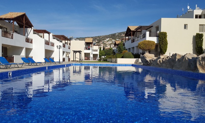Peyia Town Apartment | Spacious 1 bedroom apartment, perfect for relaxing or exploring!