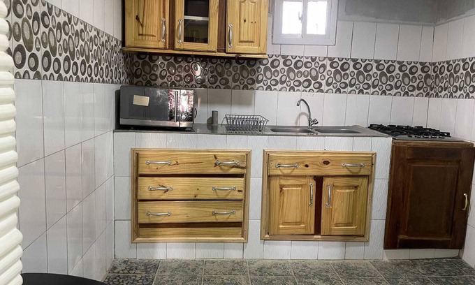 West Coast Division House | Spacious 11-bedroom apartment in marvelous Kunkajan-Jataya with AC, WiFi