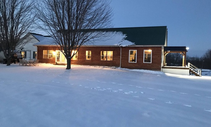 Macon Cabin | Spacious 12-bedroom 10-Bath Cedar accented lodge in Picturesque Macon Missouri
