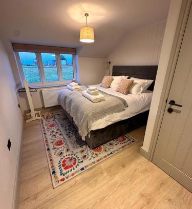 West Ilsley Apartment | Spacious 2 bed ensuite cottage