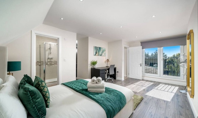 West Finchley Apartment | Spacious 2 Bed Luxury Apartment Retreat